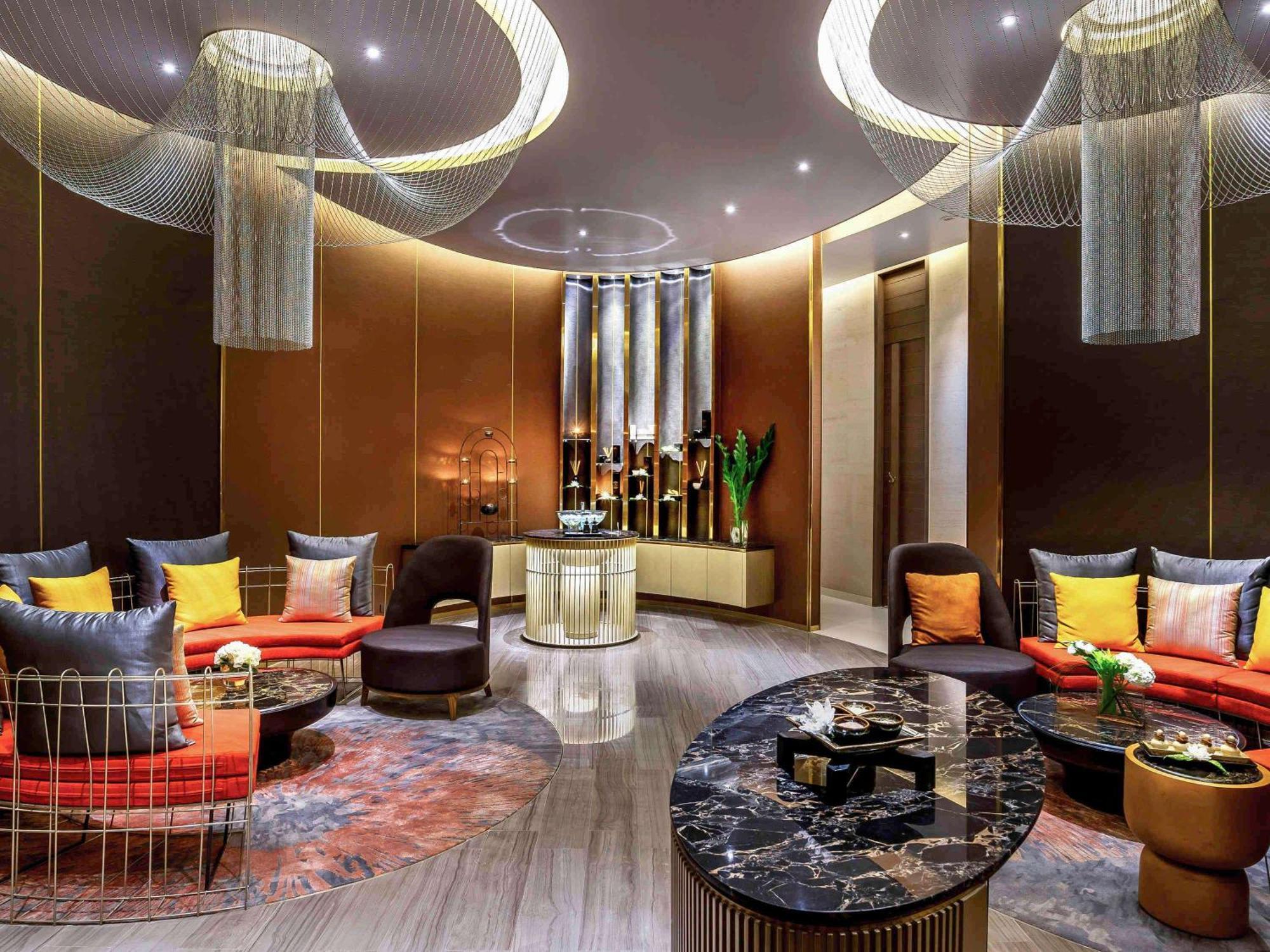 Pullman Bangkok King Power Hotel Kültér fotó The lobby of the hotel