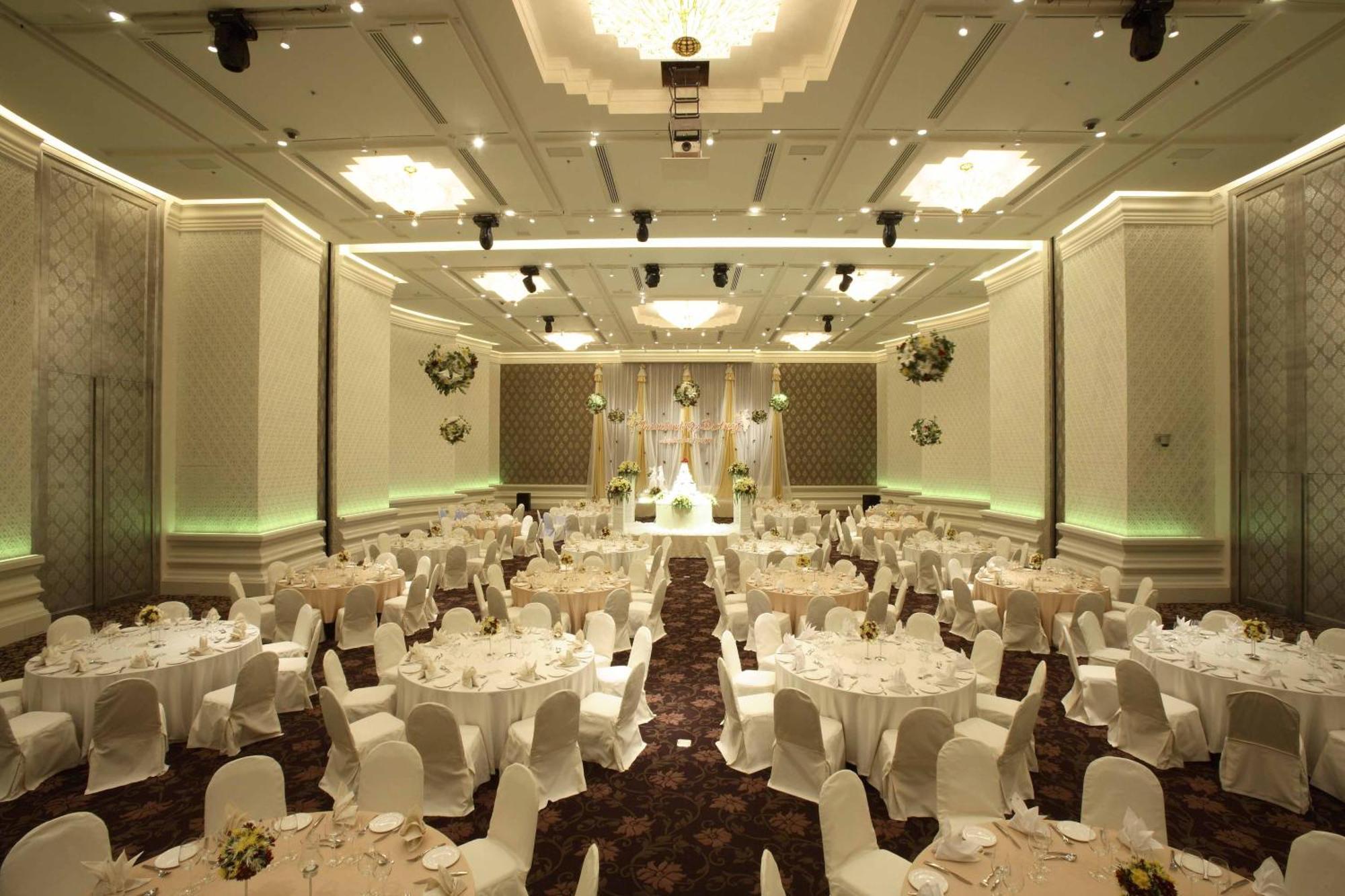Pullman Bangkok King Power Hotel Kültér fotó Wedding reception at the Grand Ballroom