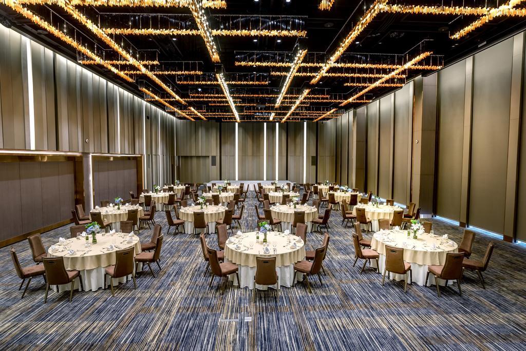 Pullman Bangkok King Power Hotel Kültér fotó The Grand Ballroom